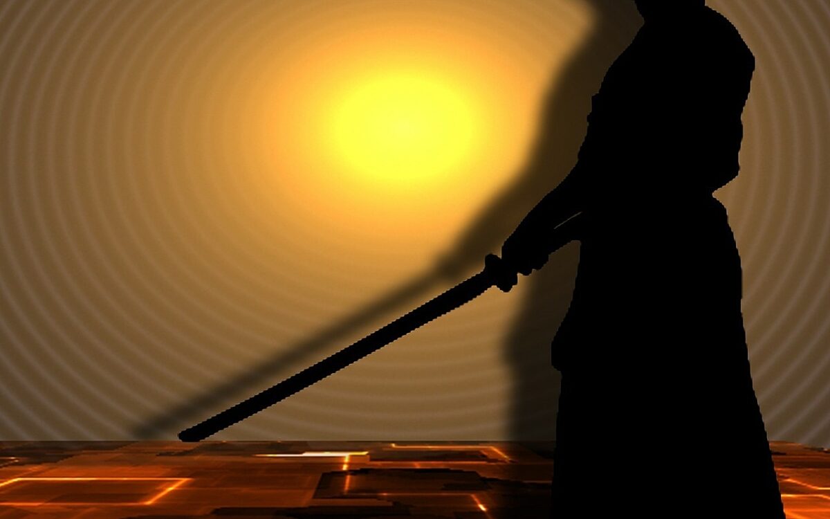 Ein Samurai mit gezücktem Schwert Ein Samurai mit gezücktem Schwert